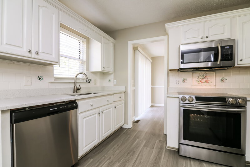 2,000/Mo, 128 Pondfield Ct Clayton, NC 27527 Kitchen View 2