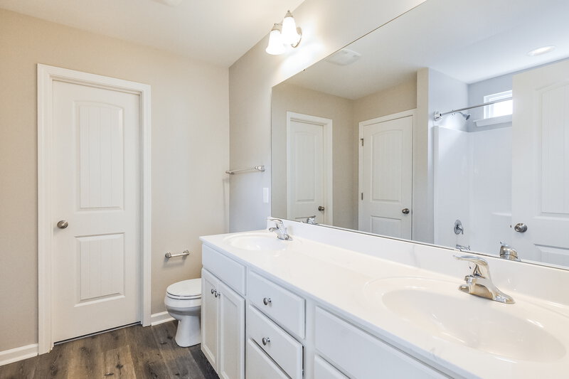 3,080/Mo, 105 Lakemont Dr Clayton, NC 27520 masterbathroom View