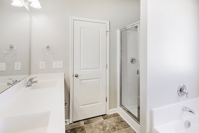 2,255/Mo, 409 Deer Grove Trail Wendell, NC 27591 Main Bathroom View