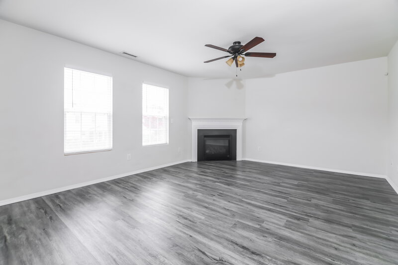 1,880/Mo, 6009 Softwind Dr Clayton, NC 27520 Family Room View