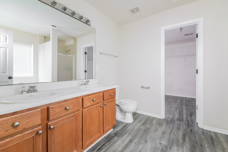 1,880/Mo, 6009 Softwind Dr Clayton, NC 27520 Main Bathroom View