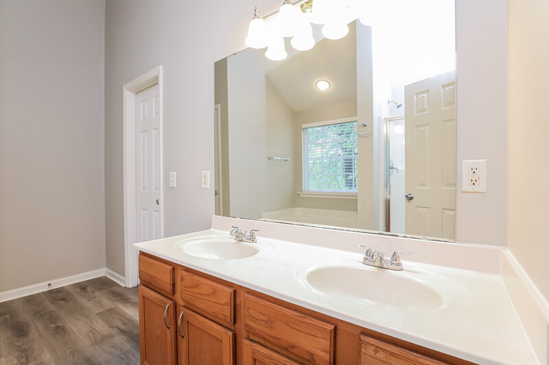 1,835/Mo, 1303 Cricket Ridge Dr Raleigh, NC 27610 Main Bathroom View