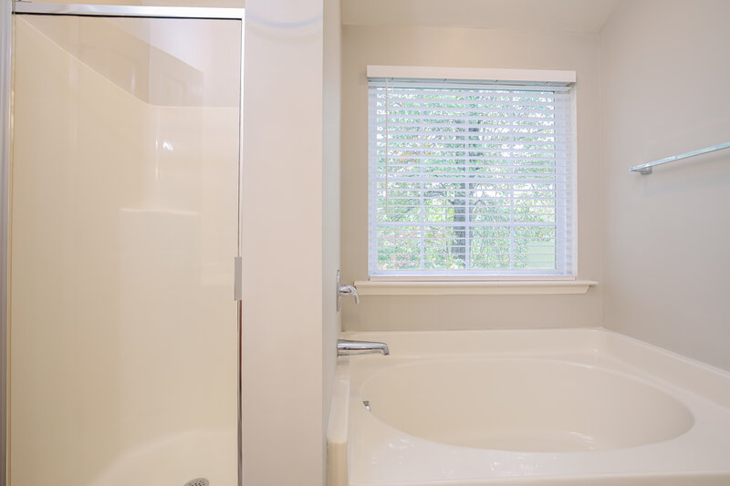 1,835/Mo, 1303 Cricket Ridge Dr Raleigh, NC 27610 Main Bathroom View 2