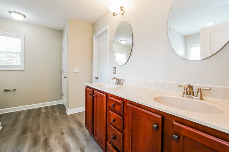 2,060/Mo, 108 W Webber Lane Clayton, NC 27527 Main Bathroom View