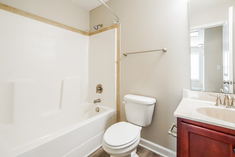 2,060/Mo, 108 W Webber Lane Clayton, NC 27527 Bathroom View