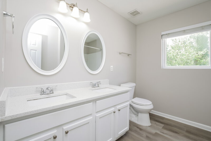 1,940/Mo, 70 Brookhaven Dr Clayton, NC 27527 Main Bathroom View