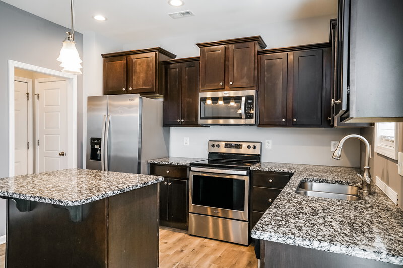 1,860/Mo, 121 Hansen Run Clayton, NC 27527 Kitchen View