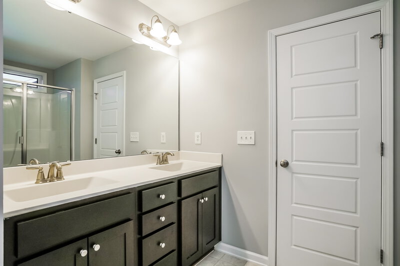 1,860/Mo, 121 Hansen Run Clayton, NC 27527 Main Bathroom View