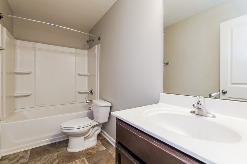 2,340/Mo, 3616 Waleback Ln Raleigh, NC 27610 Bathroom View