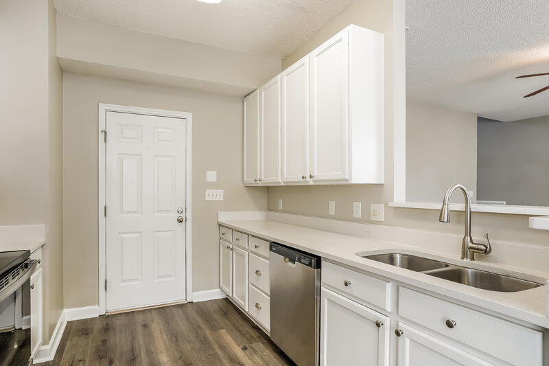 1,855/Mo, 1940 Shadow Glen Dr Raleigh, NC 27604 Kitchen View 2