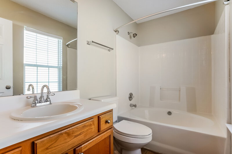 1,825/Mo, 2004 Olive Tree Ln Clayton, NC 27520 Main Bathroom View