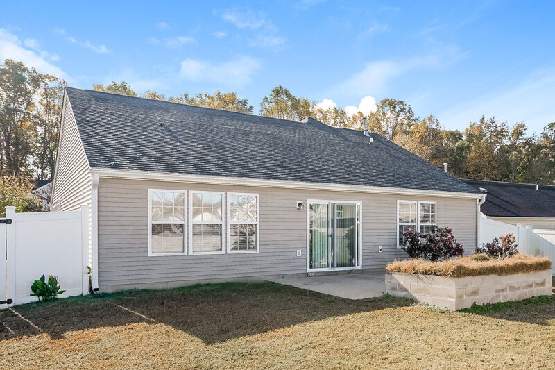 1,825/Mo, 2004 Olive Tree Ln Clayton, NC 27520 Rear View