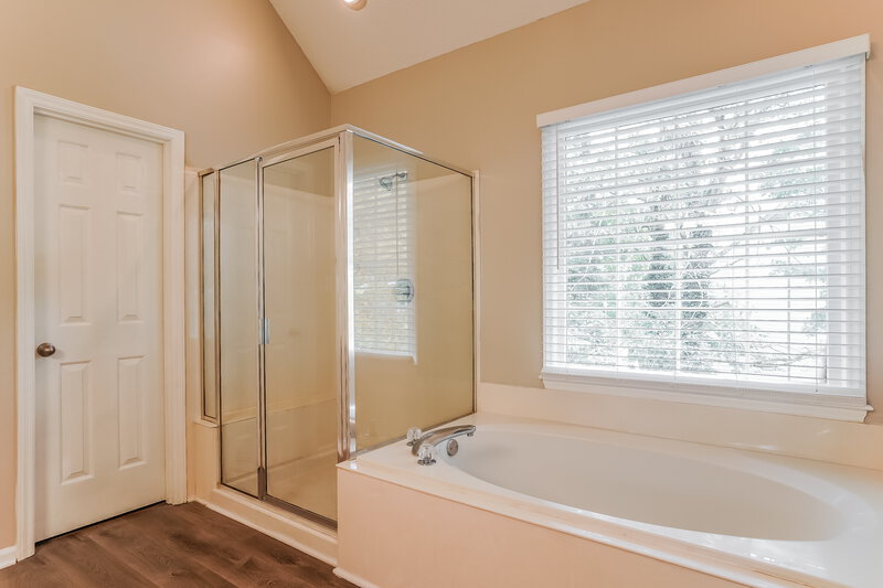 2,165/Mo, 2500 Holbrook Ct Raleigh, NC 27604 Main Bathroom View