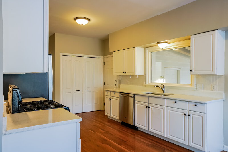 1,875/Mo, 1608 Maybrook Dr Raleigh, NC 27610 Kitchen View