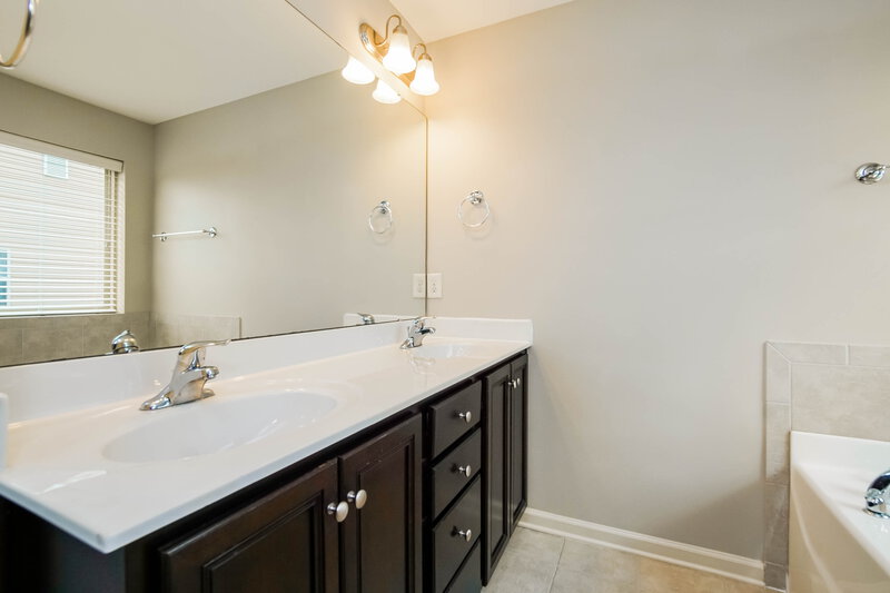 1,880/Mo, 14 Outwater Ridge Dr Garner, NC 27529 Main Bathroom View