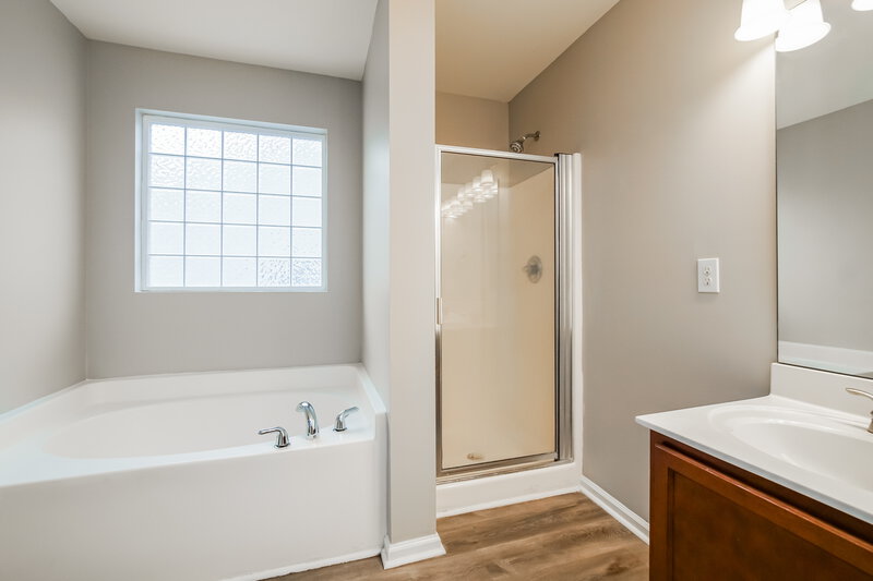 2,065/Mo, 3728 Amistad Ln Raleigh, NC 27610 Main Bathroom View 2