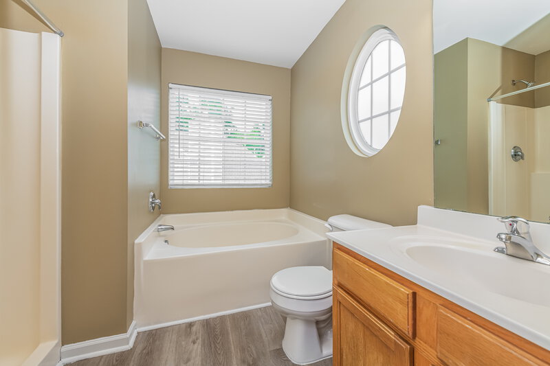 2,550/Mo, 3408 Mogollon Ct Raleigh, NC 27610 Main Bathroom View