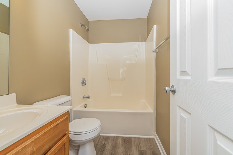 2,550/Mo, 3408 Mogollon Ct Raleigh, NC 27610 Bathroom View 2