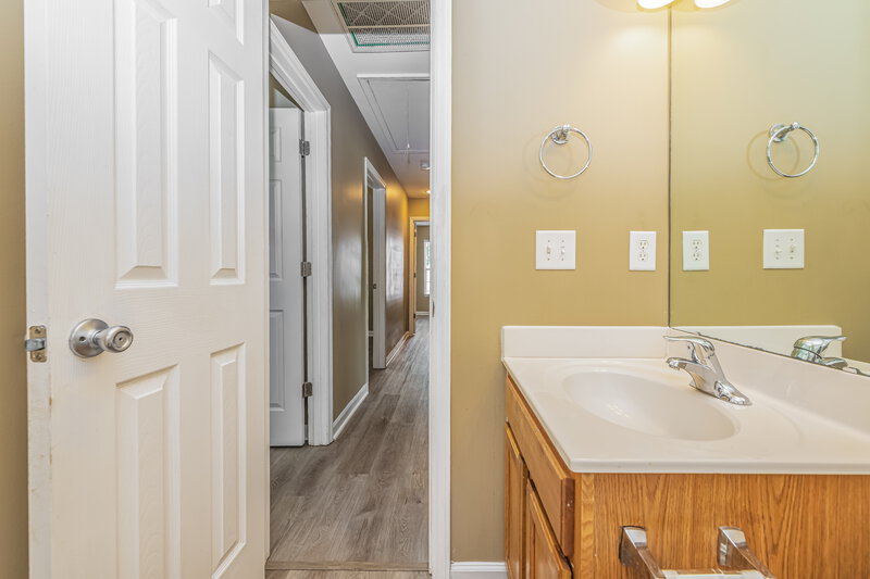 2,550/Mo, 3408 Mogollon Ct Raleigh, NC 27610 Bathroom View 3