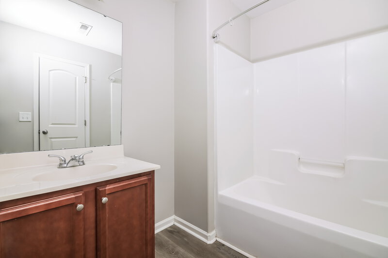 2,410/Mo, 417 Randolph Dr Clayton, NC 27520 Bathroom View