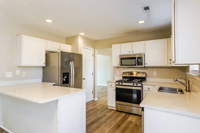 2,120/Mo, 4920 Alenja Ln Raleigh, NC 27616 Kitchen View 2