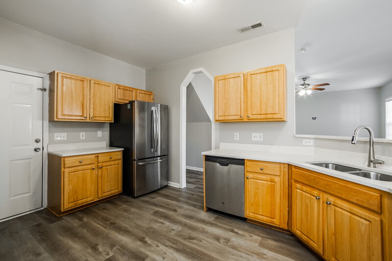 1,925/Mo, 6818 Spanglers Spring Way Raleigh, NC 27610 Kitchen View