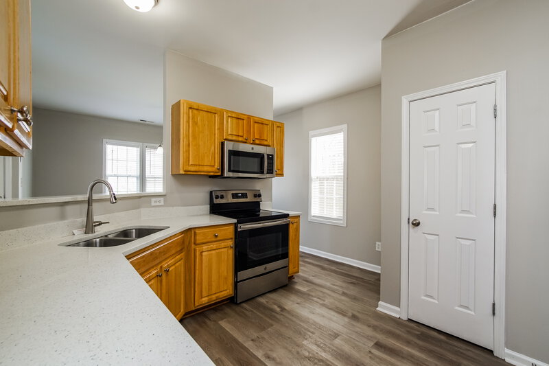 1,925/Mo, 6818 Spanglers Spring Way Raleigh, NC 27610 Kitchen View 2