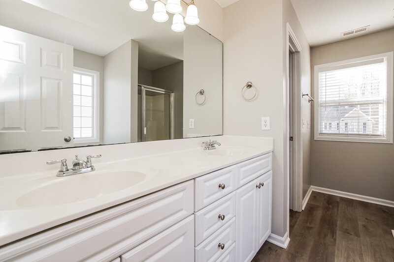 1,925/Mo, 6818 Spanglers Spring Way Raleigh, NC 27610 Main Bathroom View