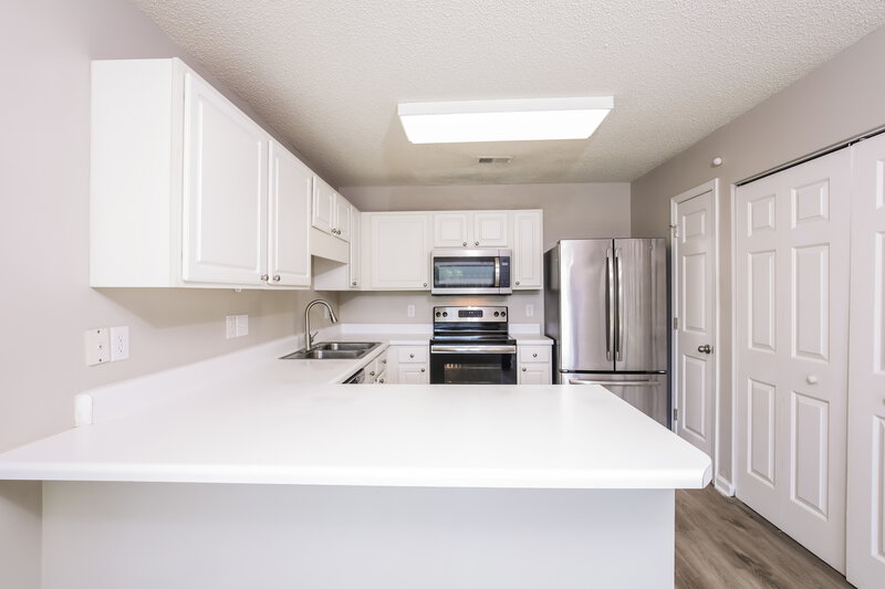 2,050/Mo, 6004 Silkwater Ct Raleigh, NC 27610 Kitchen View