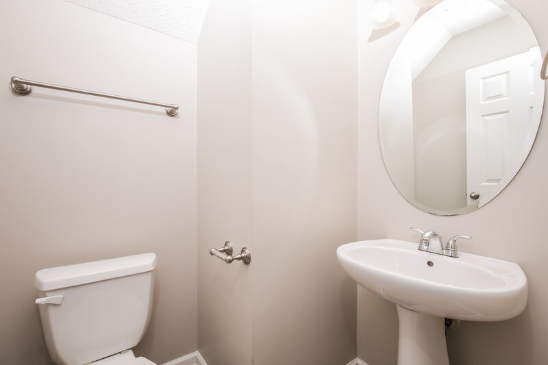 2,050/Mo, 6004 Silkwater Ct Raleigh, NC 27610 Bathroom View 3