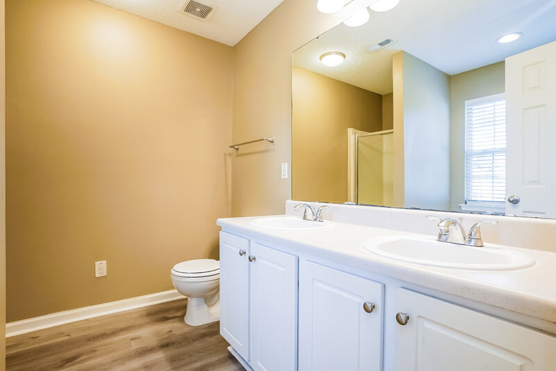 0/Mo, 8401 Neuse Hunter Dr Raleigh, NC 27616 Main Bathroom View