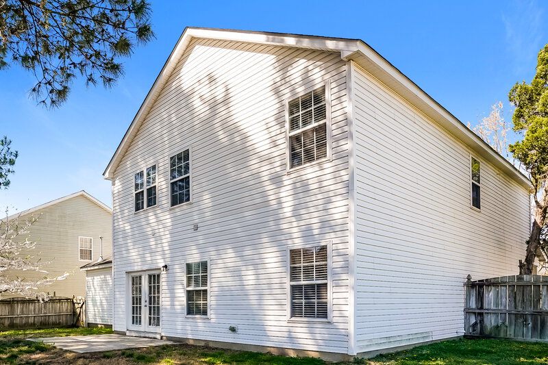 0/Mo, 8401 Neuse Hunter Dr Raleigh, NC 27616 Rear View