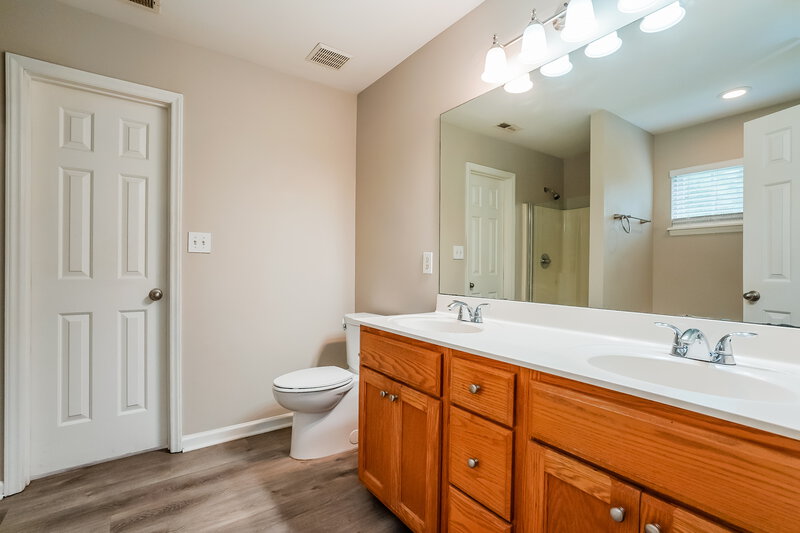 2,160/Mo, 9621 White Carriage Dr Wake Forest, NC 27587 Main Bathroom View