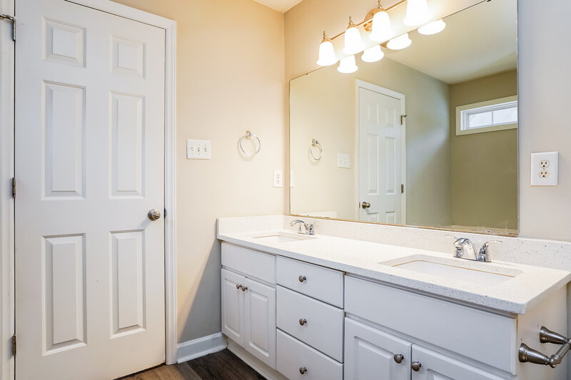 1,730/Mo, 5640 Tealbrook Dr Raleigh, NC 27610 Main Bathroom View