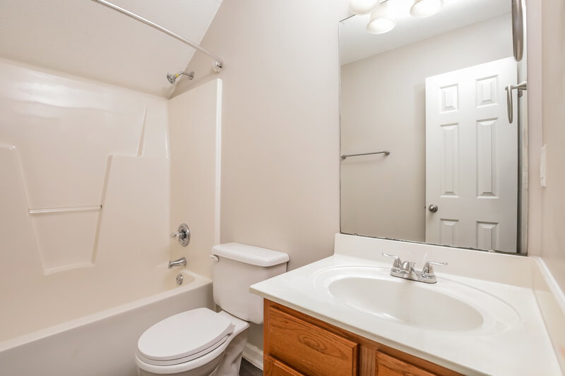 2,335/Mo, 5820 Waterford Landing Ct Raleigh, NC 27610 Bathroom View