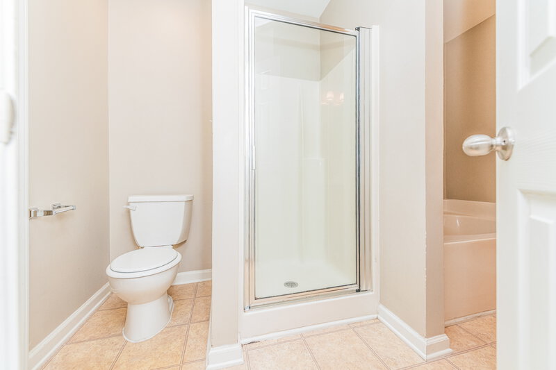 1,935/Mo, 3952 Tyler Bluff Ln Raleigh, NC 27616 Main Bathroom View 3