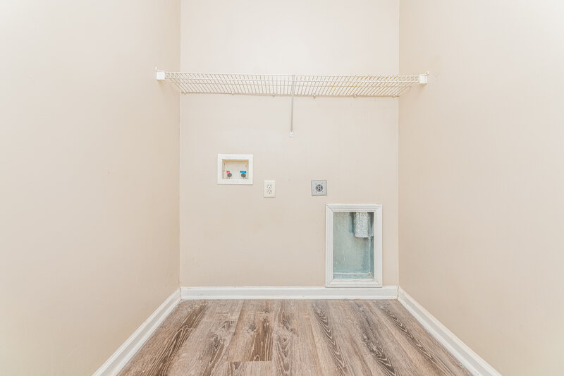 1,935/Mo, 3952 Tyler Bluff Ln Raleigh, NC 27616 Laundry Room View