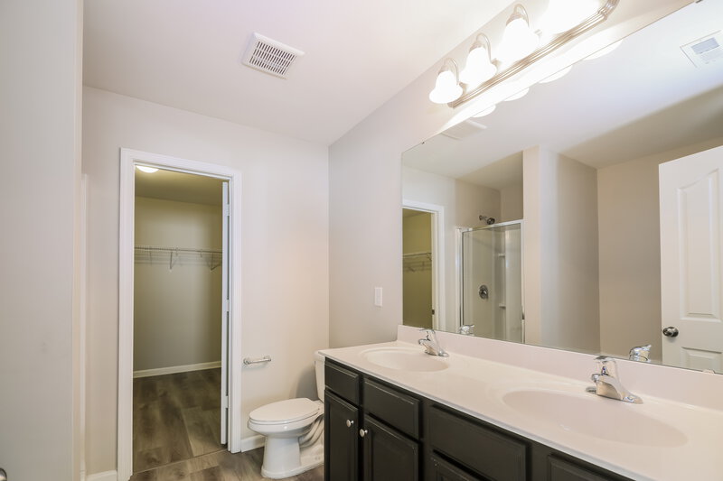 1,870/Mo, 5012 Watsonia Dr Zebulon, NC 27597 Main Bathroom View