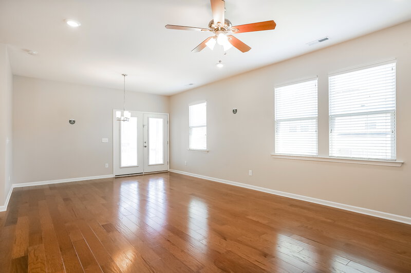 1,875/Mo, 1029 Avondale Dr Clayton, NC 27520 Living Room View 3