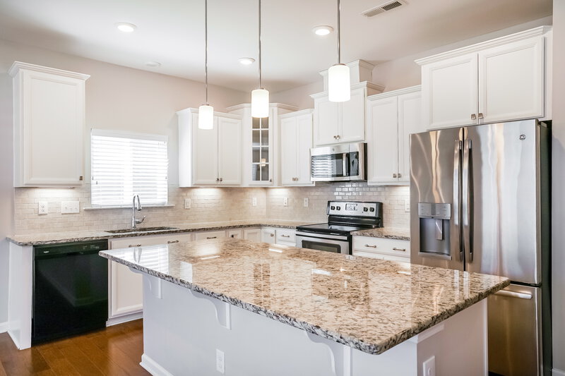 1,875/Mo, 1029 Avondale Dr Clayton, NC 27520 Kitchen View