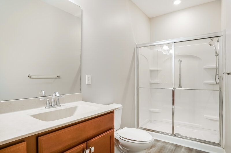 1,875/Mo, 1029 Avondale Dr Clayton, NC 27520 Main Bathroom View