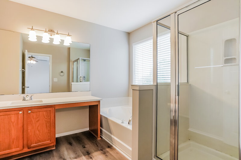 1,725/Mo, 762 Champion St Clayton, NC 27520 Main Bathroom View