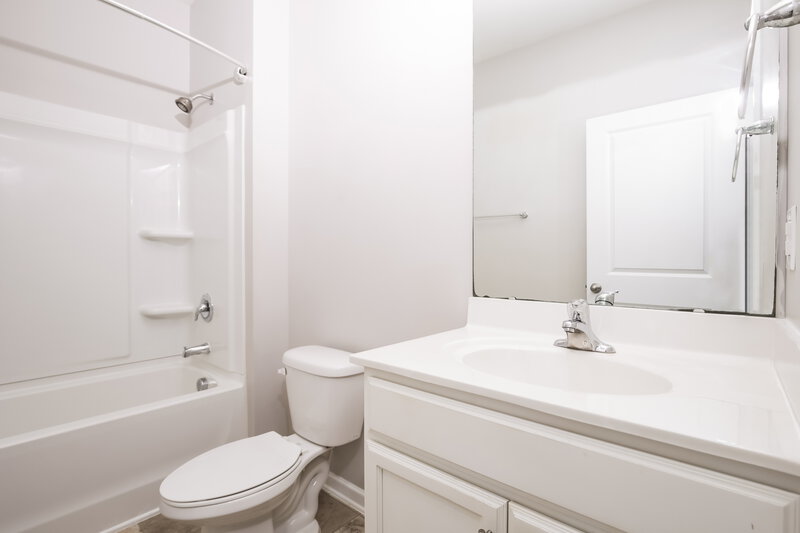 1,880/Mo, 621 Rose Mallow Drive Zebulon, NC 27597 Bathroom View 2