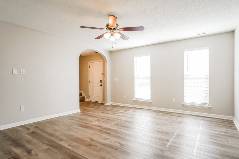 1,700/Mo, 4409 Cobble Creek Ln Raleigh, NC 27616 Living Room View 2