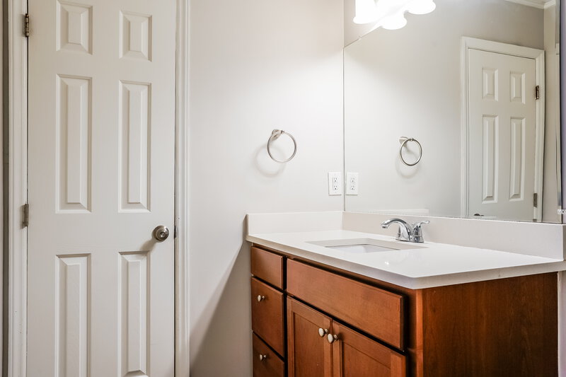 1,700/Mo, 4409 Cobble Creek Ln Raleigh, NC 27616 Main Bathroom View
