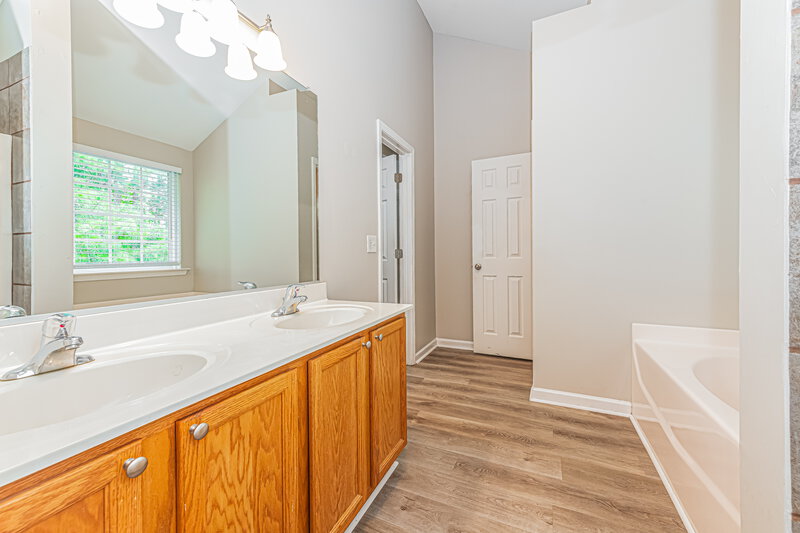 2,060/Mo, 1549 Pebble Ridge Dr Raleigh, NC 27610 Main Bathroom View