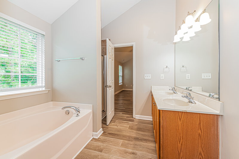 2,060/Mo, 1549 Pebble Ridge Dr Raleigh, NC 27610 Main Bathroom View 2