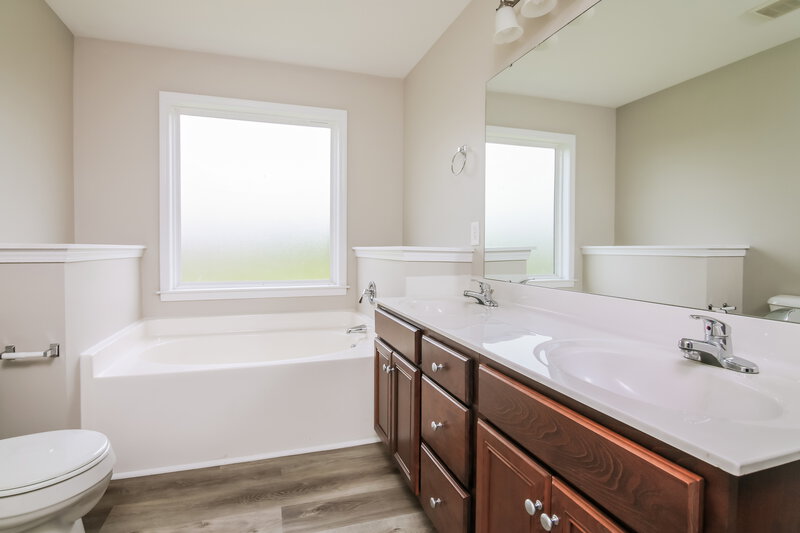 1,965/Mo, 42 Imperial Dr Clayton, NC 27527 Main Bathroom View