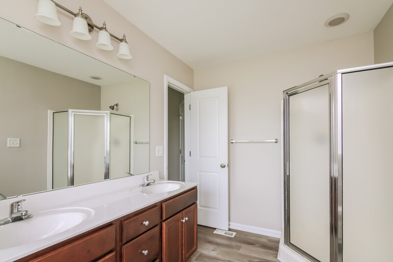 1,965/Mo, 42 Imperial Dr Clayton, NC 27527 Main Bathroom View 2