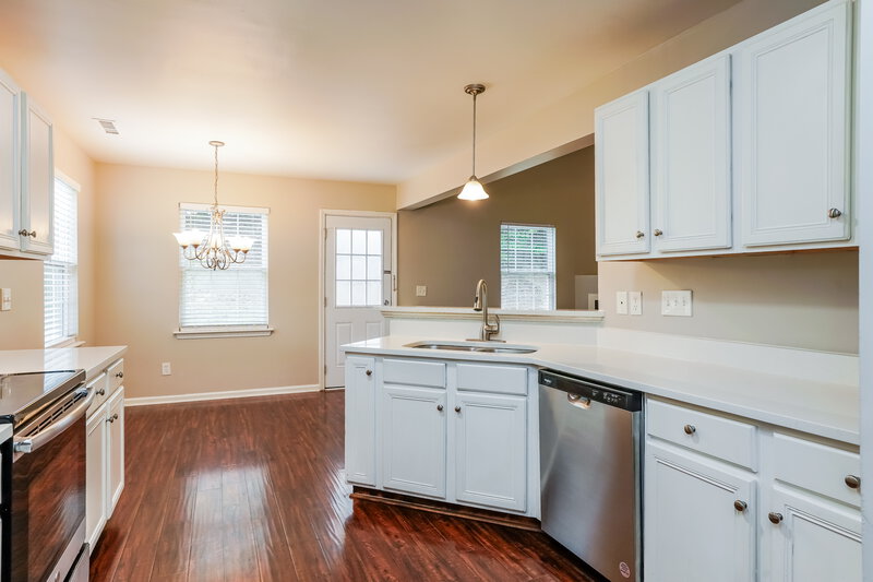 1,920/Mo, 2835 Filbert St Raleigh, NC 27610 Kitchen View